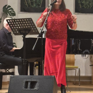 Pernilla Dahlstrand, sångolist i Lasse Dahlstrands alla hjärtans swing band