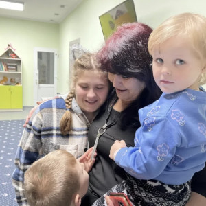 Lena är omtyckt. Yngsta barn är 3år.