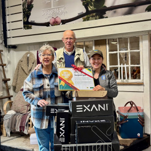 Solveig och Bosse skänker skor till barnhem